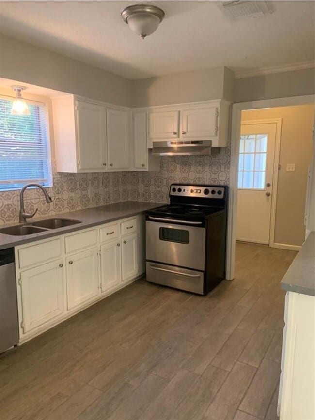Building Photo - 3211 Highland Laurels Dr