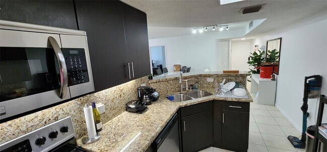 Building Photo - 5005 Wiles Rd