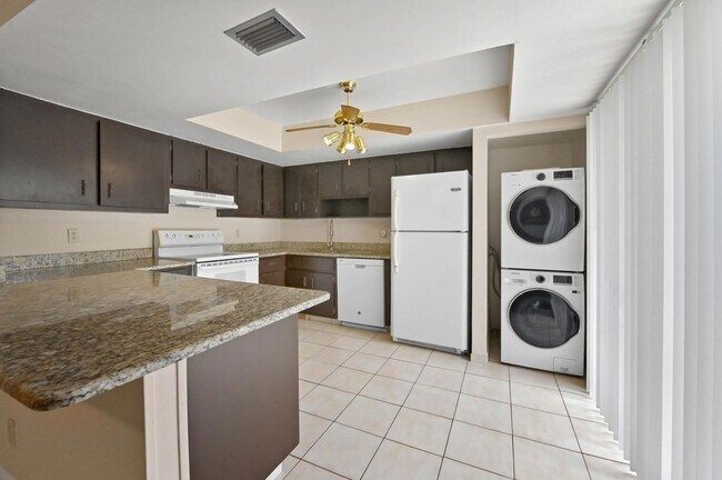 Building Photo - 1606 Shaker Cir