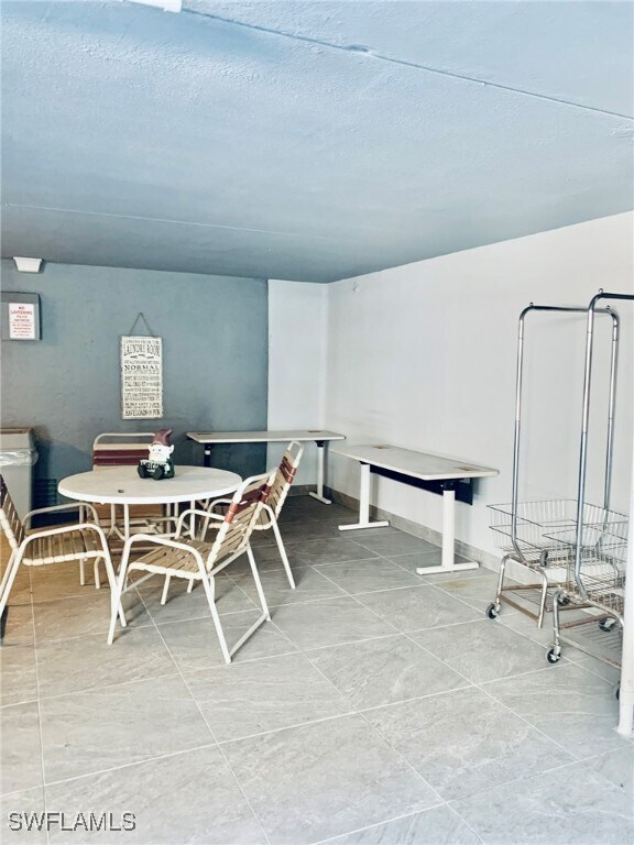 Building Photo - 826 Wiggins Pass Rd