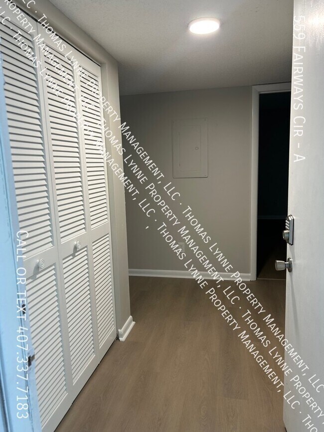Building Photo - 559 Fairways Cir