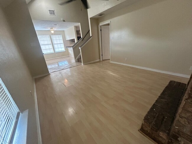 Building Photo - 2122 Lazy Ridge Dr