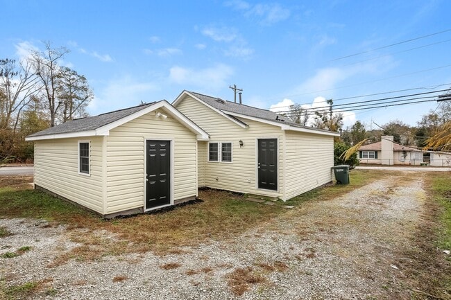 Building Photo - 614 S Depot St