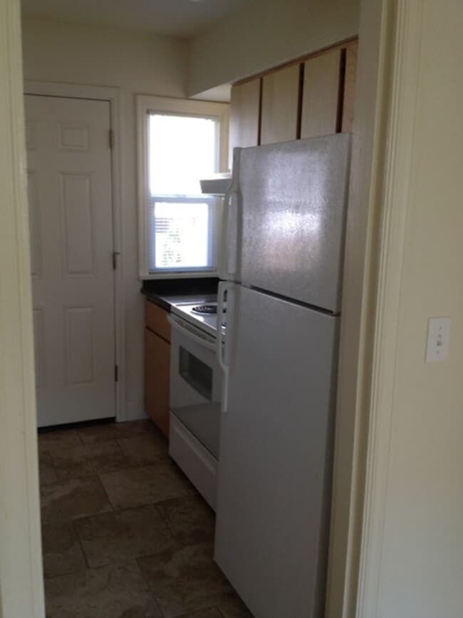 Building Photo - Vintage Cottage Style 4-plex Remodel Hardw...