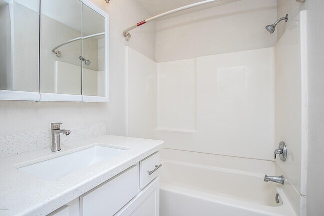 Building Photo - 402 S Beck Ave