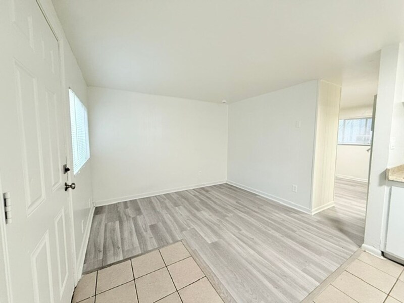 Building Photo - 1291 E Villa Vis Ave