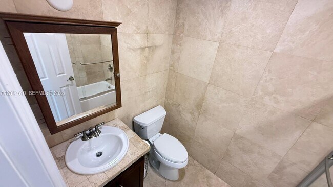 Building Photo - 8820 SW 43rd Terrace