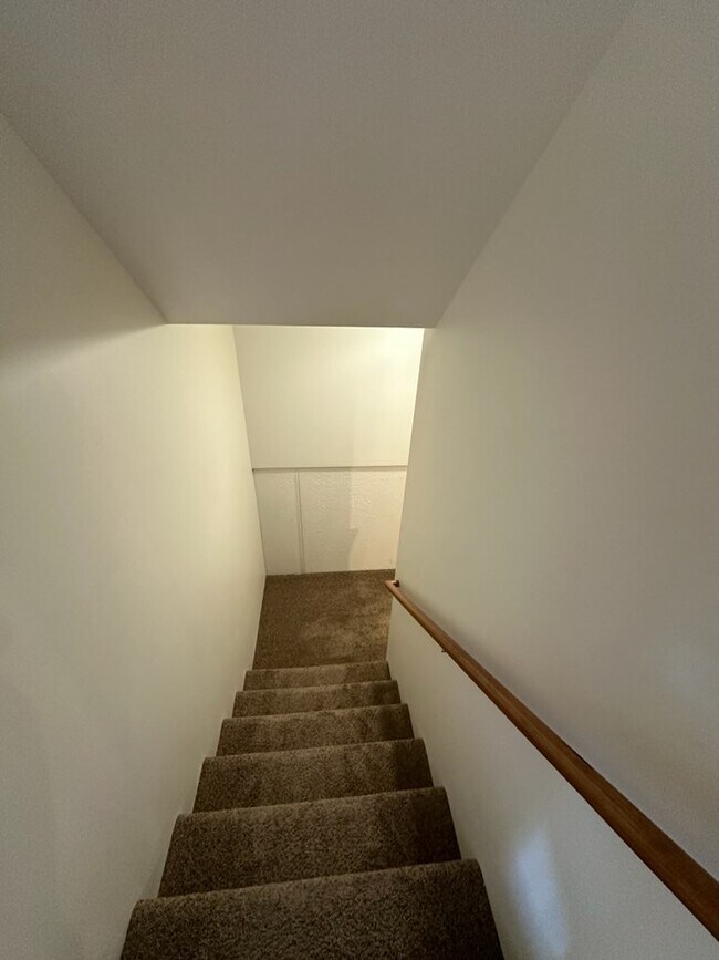 Building Photo - 170 Cortland Dr