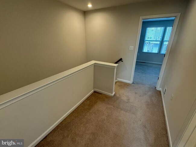 Building Photo - 147 Presidents Pointe Ave