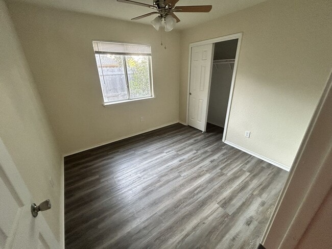 Building Photo - 5106 Glennwood Dr