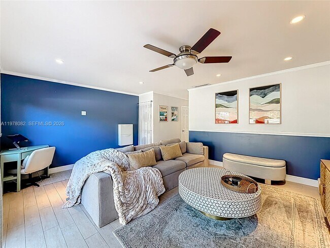 Building Photo - 2128 NE 9th Ave