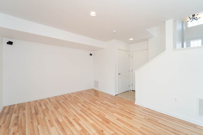 Building Photo - 8381 Scotland Loop