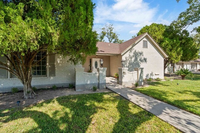 Building Photo - 106 Angela Dr