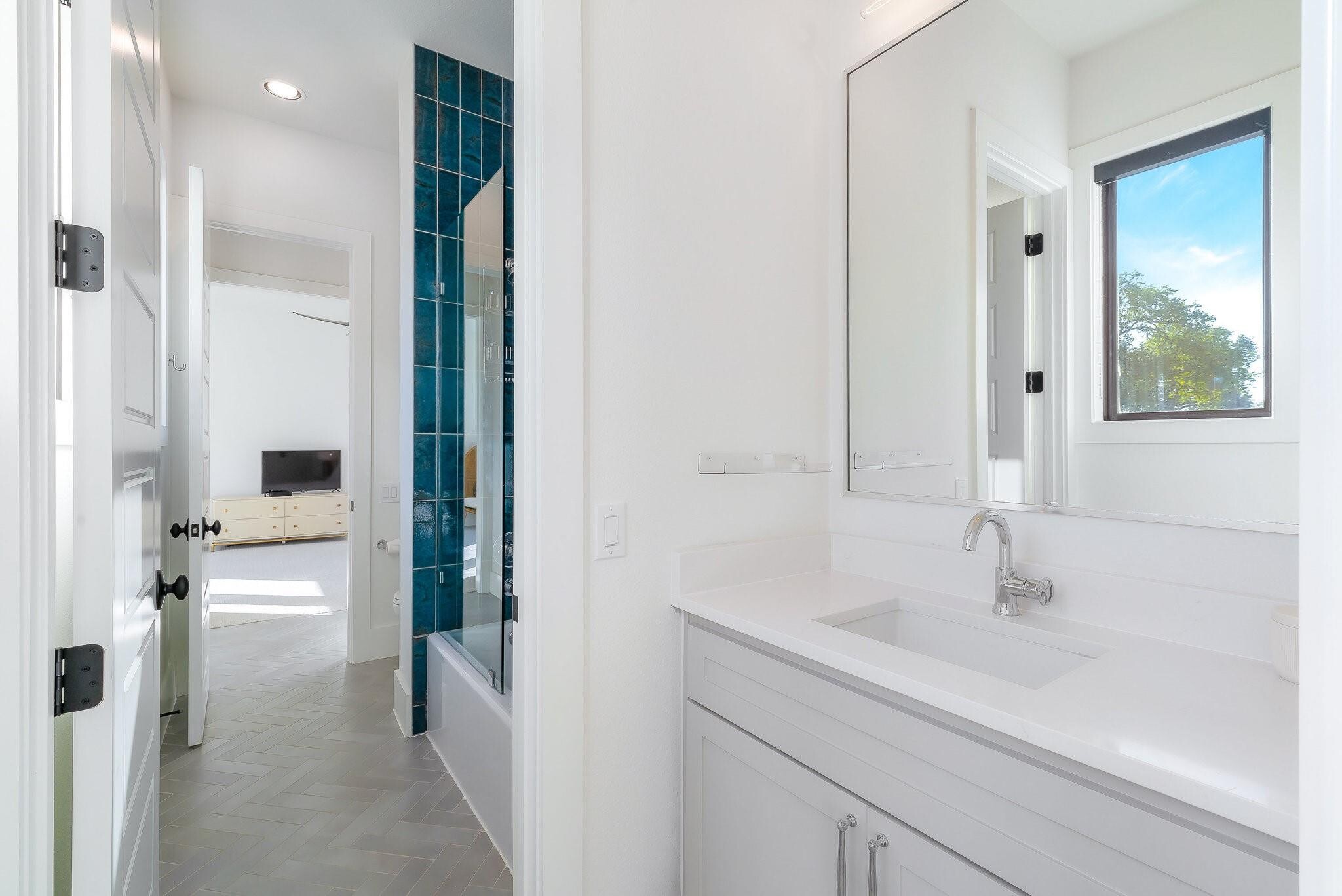 Building Photo - 3311 Regent Dr
