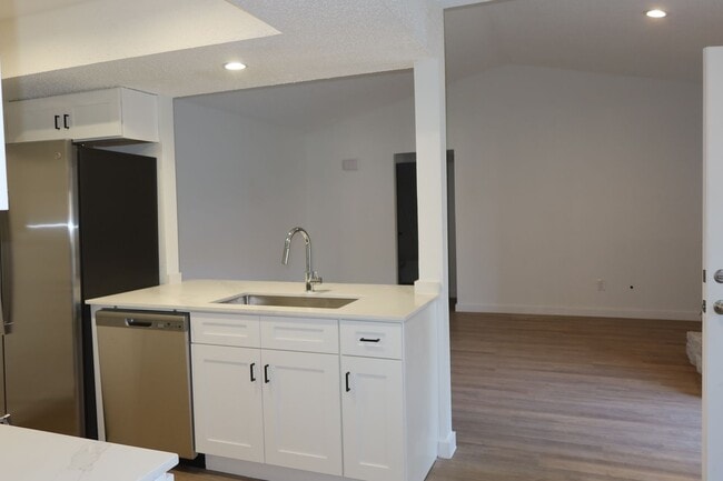 Building Photo - Aberdeen Duplex - 2Bd/2Ba - Remodeled - W/D - Fireplace - Garage - Fenced Patio - $1600