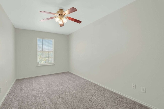 Building Photo - "Spacious 4-Bed, 3-Bath Retreat with Solar Panels!"