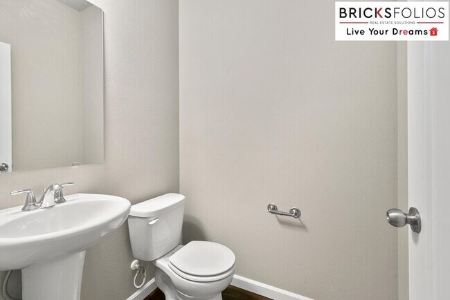 Building Photo - Exquisite Rental Home in Olympia, Close to JBLM & Hospitals!
