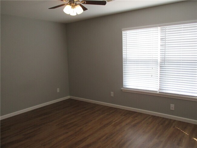 Building Photo - 2839 Meridian Pl
