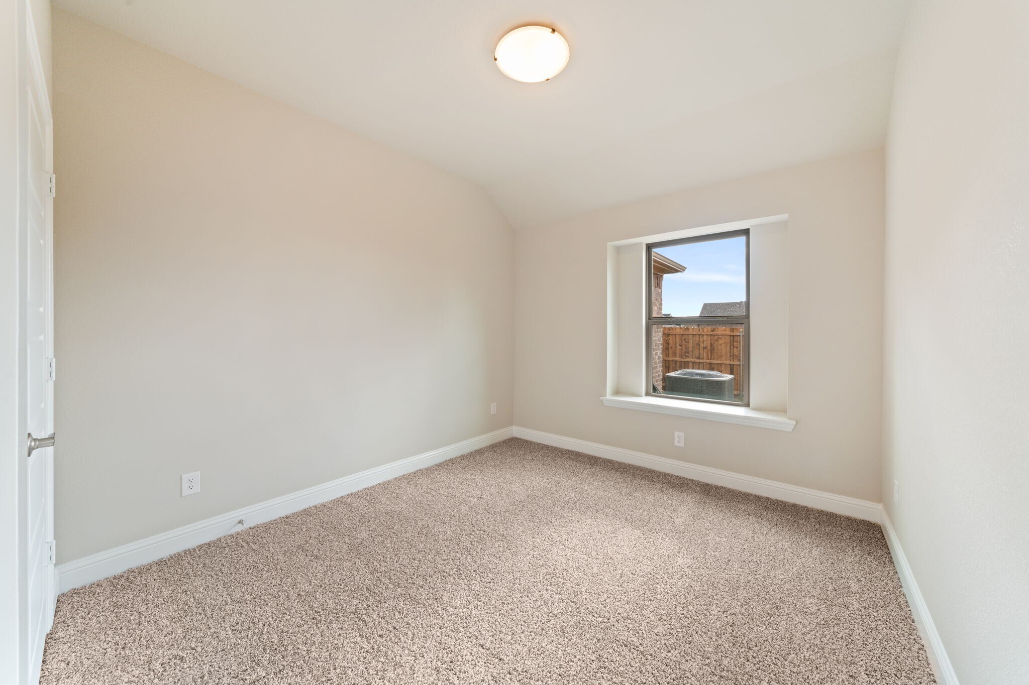 Building Photo - 612 Kyle Dr