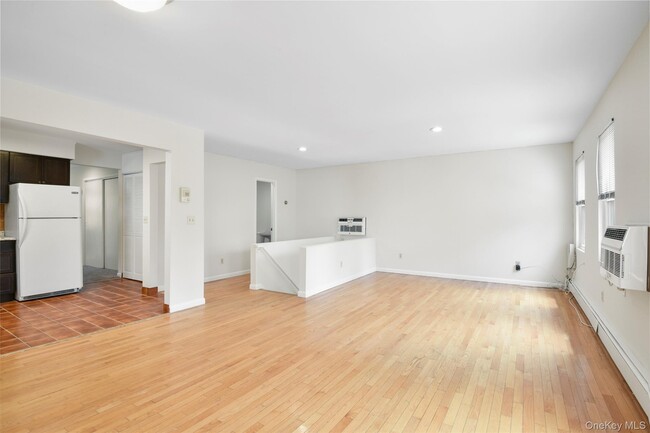 Building Photo - 545 Stanley Ave