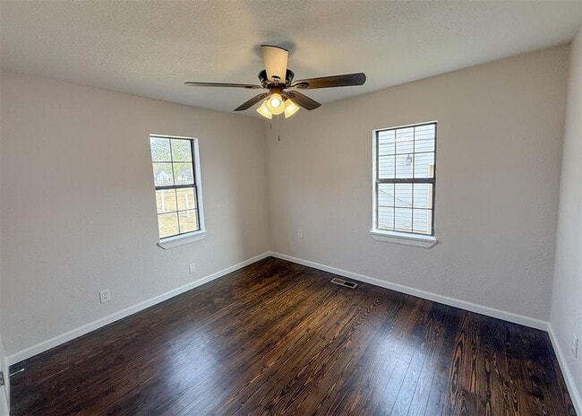 Building Photo - 203 W Dale St