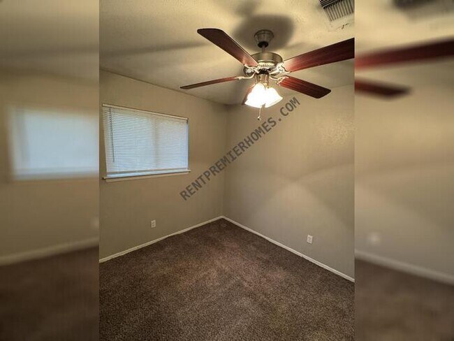 Building Photo - 5408 Greenwood Way