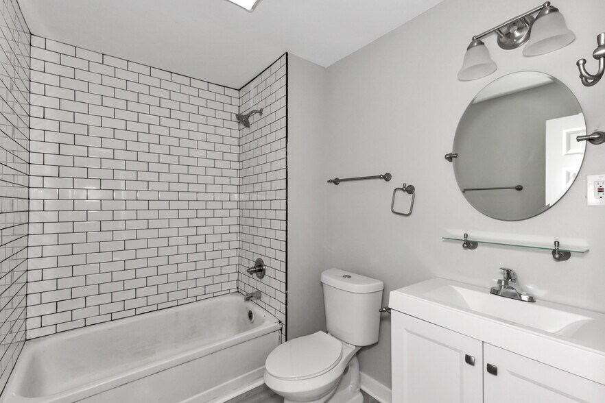 Building Photo - 2206 Walnut St SW