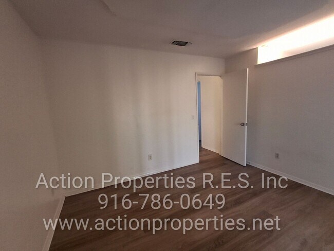 Building Photo - Antelope R.V. Parking, Single Story: Large Yard: RV Parking: 3 Bed, 2 Bath - Foothill Farms/Antelope