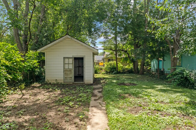Building Photo - 5845 Julian Ave