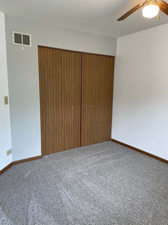 Building Photo - 4440 Larkspur Ln