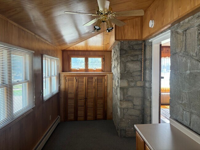 Building Photo - 2 Bedroom Apt for Rent!!