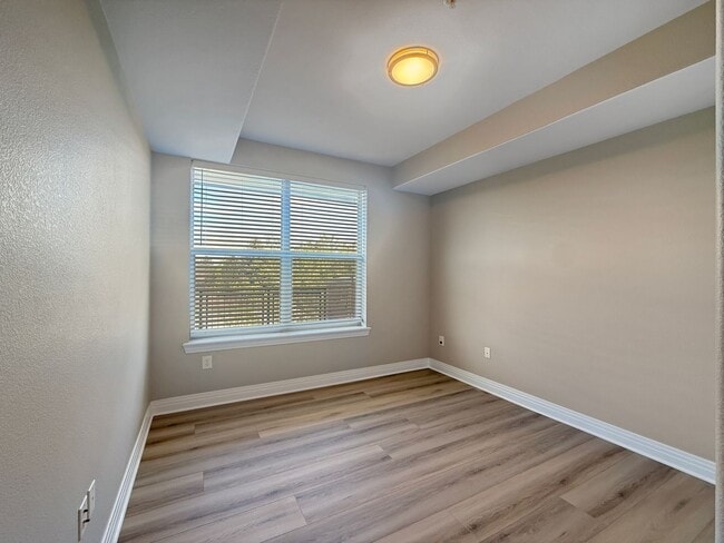Building Photo - $0 DEPOSIT OPTION. UPDATED 2 BEDROOM CONDO...