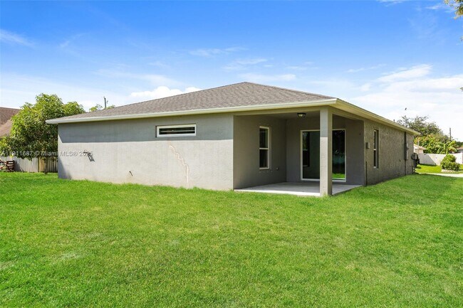 Building Photo - 3611 SW San Benito St