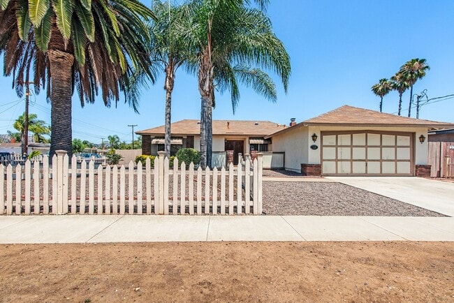 Building Photo - Charming 3-Bedroom Home on Corner Lot in E...