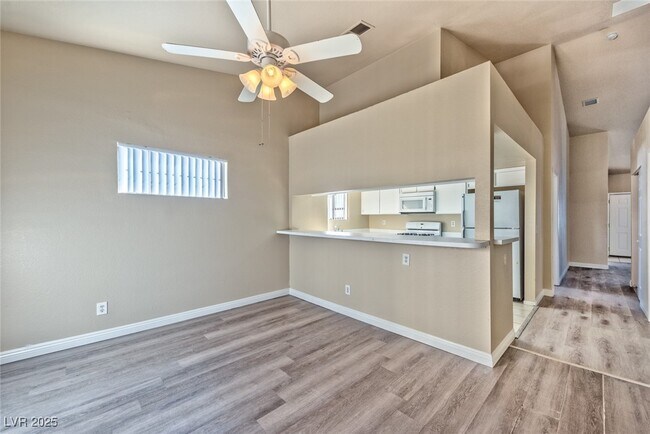 Building Photo - 2839 Blue Bonnet Dr