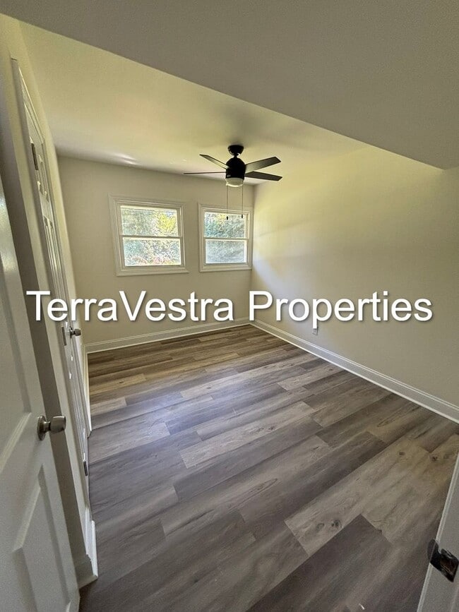 Building Photo - 3 Bed Single Family in Upper Deerfield!