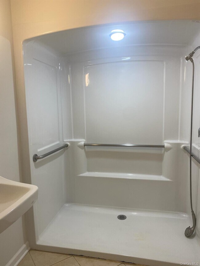 Building Photo - 94 4th Ave