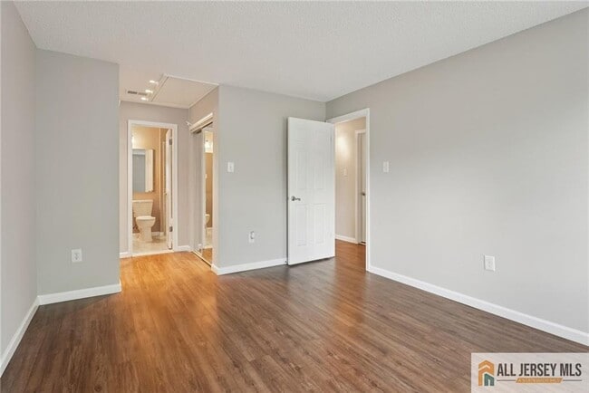 Building Photo - 37 Kingston Run