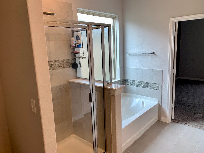 Building Photo - 6727 Hibiscus Falls