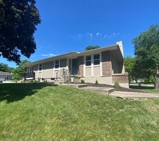 Building Photo - 414 NE Ash Ct