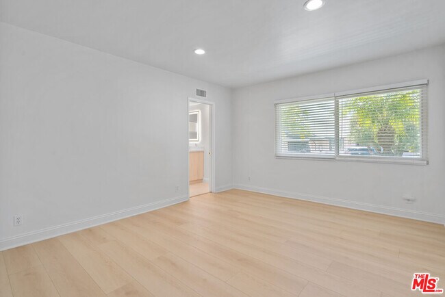Building Photo - 4159 Regal Oak Dr