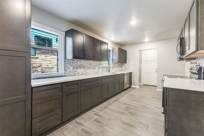 Building Photo - 2386 Chart Dr