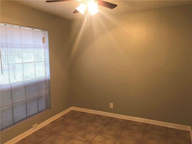 Building Photo - 1750 Horseshoe Cir