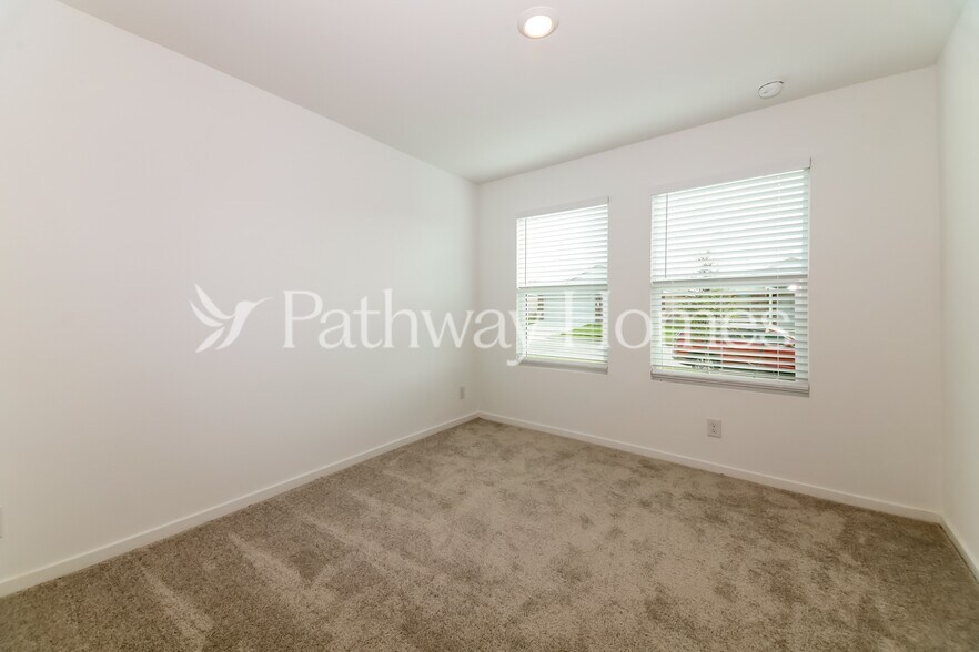 Building Photo - 1535 Lanner Mdws Ln