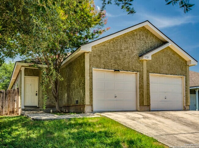 Building Photo - 5723 Golf Heights