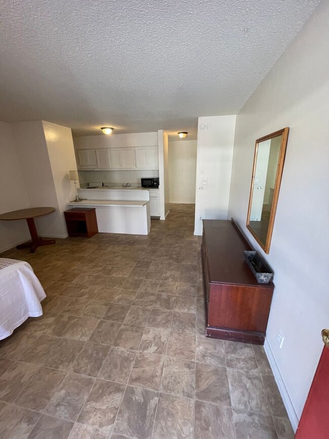 Primary Photo - Studio Apartment on Las Vegas Strip - Clos...