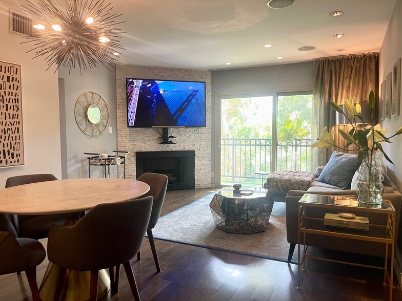 Building Photo - 141 S Clark Dr