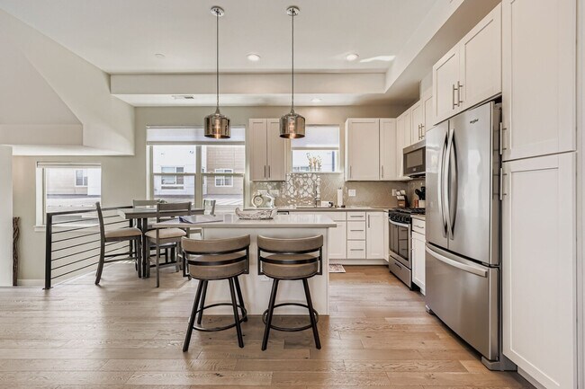 Building Photo - 5372 Allison St