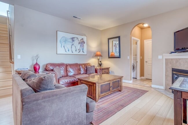 Building Photo - Furnished 3 Bedroom only 24 minutes from M...