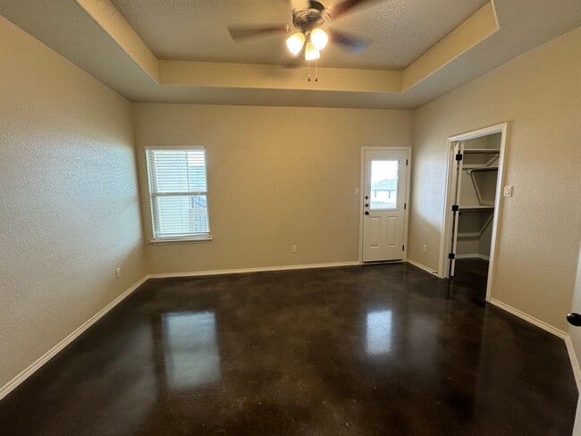 Building Photo - Beautiful 3x2 Duplex in New Braunfels, TX!